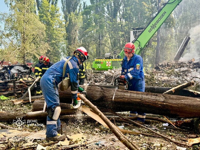 Удар РФ по Києву 4 липня. Виявили тіло людини