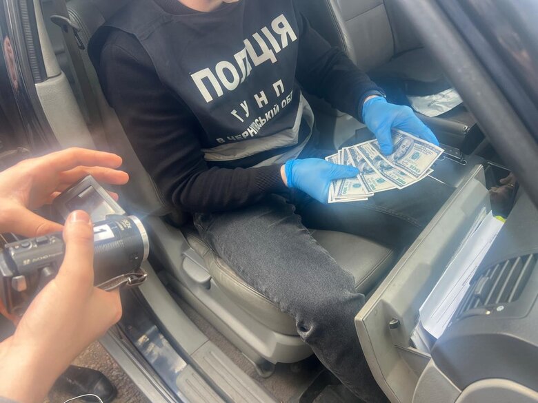 Посадовець ТЦК на Чернігівщині попався на хабарі за виключення з розшуку ухилянта