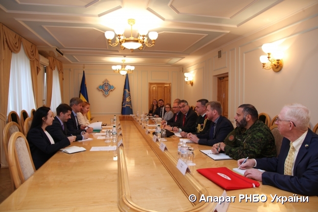 Ukraine, Canada to step up defense cooperation 04