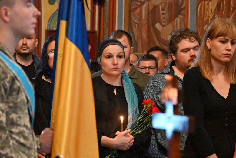 Із бойовим медиком Євгеном Бешлягою, який загинув під Бахмутом під час здійснення евакуаційної місії, попрощалися у Києві 13