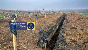 Новые массовые захоронения фиксируют в Мариуполе, - Андрющенко. ФОТОРЕПОРТАЖ