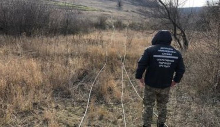 Підземний спиртопровід довжиною 500 метрів виявили прикордонники на кордоні між Молдовою та Україною. ВIДЕО