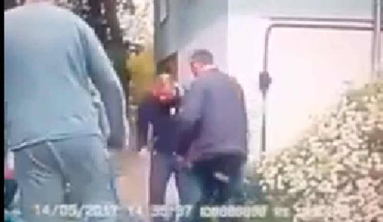 Момент избиения таксиста в Каменском с участием охранника Яроша. ВИДЕО