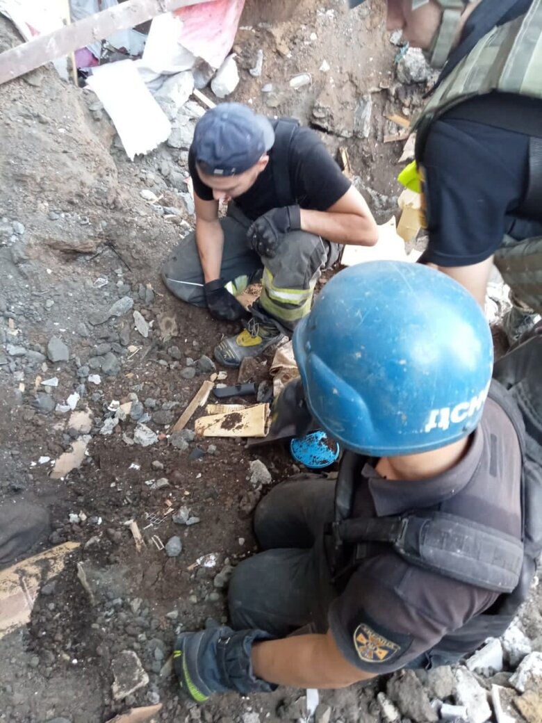 Рашисты нанесли удар по школе-интернату в Краматорском районе. Под завалами могут быть люди, - ГСЧС 04 Рашисты нанесли удар по школе-интернату в Краматорском районе. Под завалами могут быть люди, - ГСЧС 04