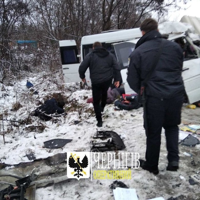 11 killed in bus and truck collision in Chernihiv region 03