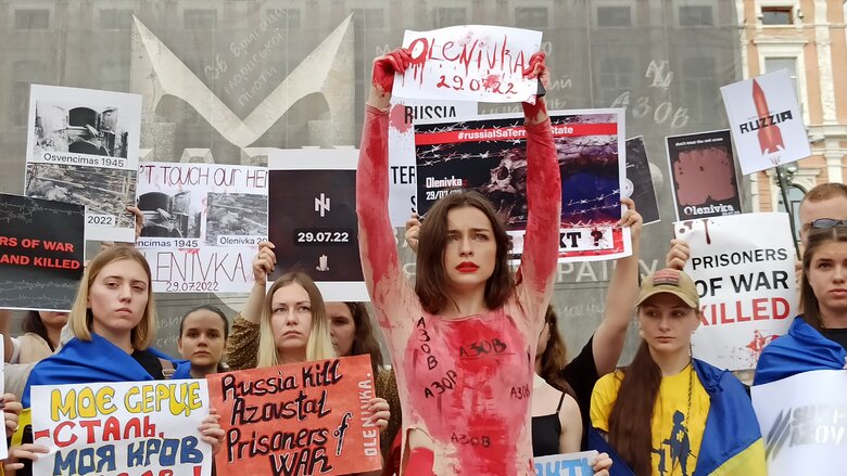 Акция Оленовка - новый Освенцим, организованная родственниками пленных защитников Азовстали, прошла в центре Киева 45