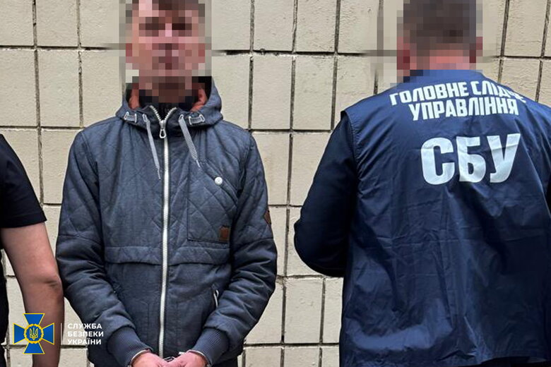 У Києві затримали ділків, які продавали військові "тилові" посади