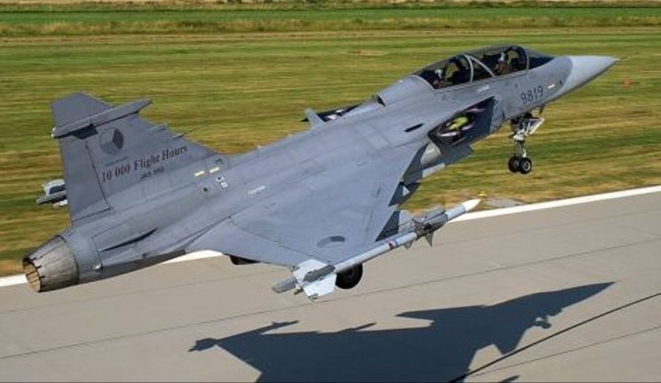 Украина ожидает 150 самолетов Gripen и 100 - Rafale, - Зеленский