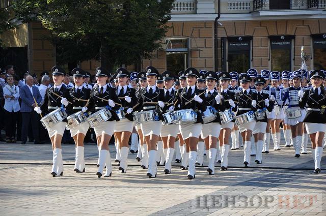 Вручение президентского штандарта и исполнение желания онкобольного мальчика - в Киеве отпраздновали день Национальной полиции 14