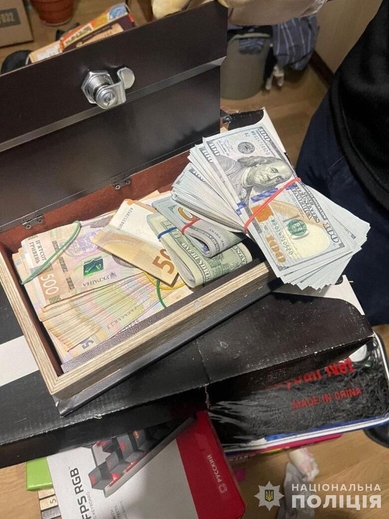 Нацполіція викрила депутатів двох міських рад Львівщини на отриманні 800 000 гривень відкату
