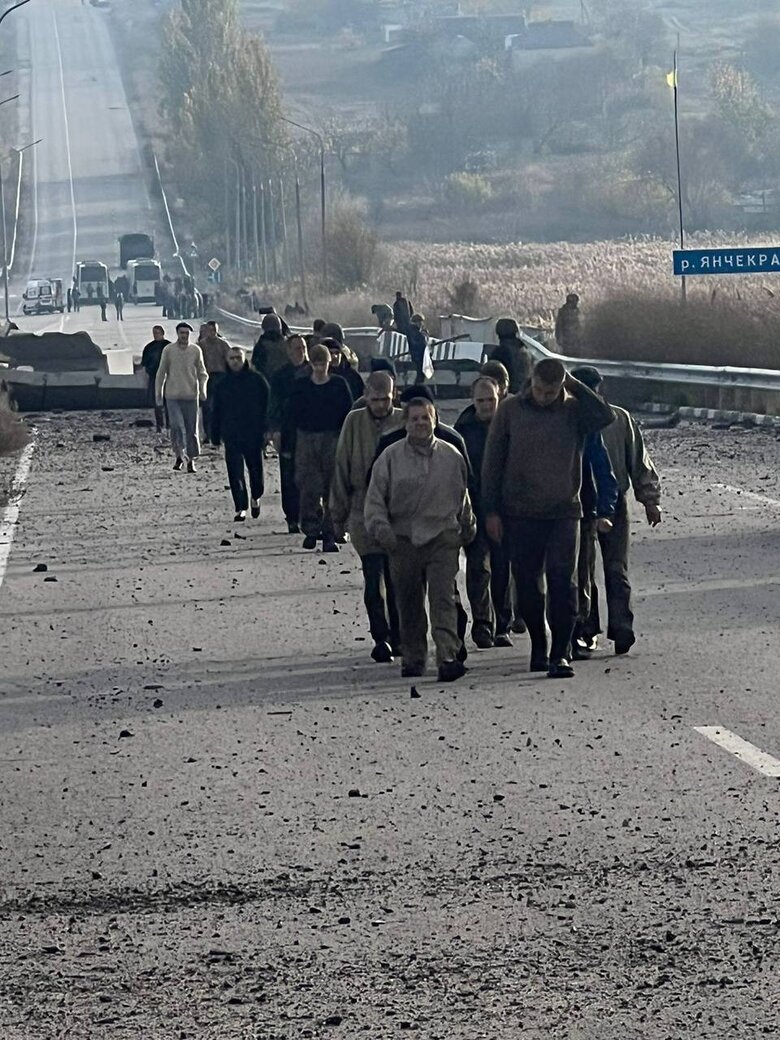 Україна повернула з полону 107 військових, зокрема 74 захисників Азовсталі 01