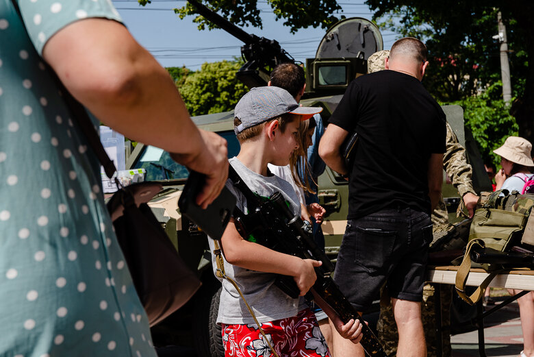 В День батька у Луцьку відбувся благодійний фестиваль ТАТО Fest: Для дітей загиблих у боях проти окупантів захисників зібрали понад 325 тис. грн 11