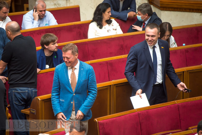 Шмигаль доповідає в напівпорожньому залі, Тищенко погрожує пальцем Арахамії, Васильєв і Ананченко ділять 6,7 млн, - день роботи Ради 16 липня 27 Шмигаль доповідає в напівпорожньому залі, Тищенко погрожує пальцем Арахамії, Васильєв і Ананченко ділять 6,7 млн, - день роботи Ради 16 липня 27