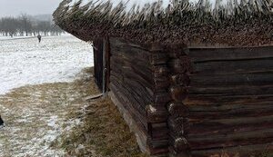 Уламки збитої ракети впали на територію музею в Пирогові. ФОТОрепортаж