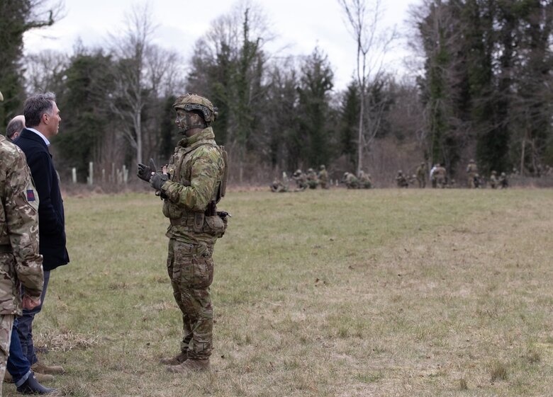 Військове керівництво Австралії відвідало українських воїнів, що проходять підготовку у Британії 09