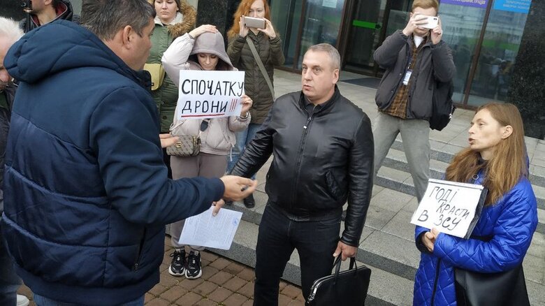 Акція Спочатку дрони, потім стадіони проходить під Волинською ОВА 02