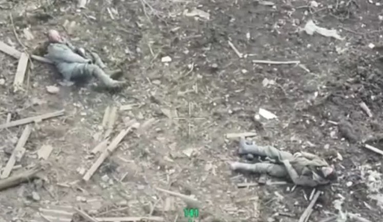Двоє окупантів синхронно застрелилися із автоматів на полі бою поблизу Гуляйполя. ВIДЕО