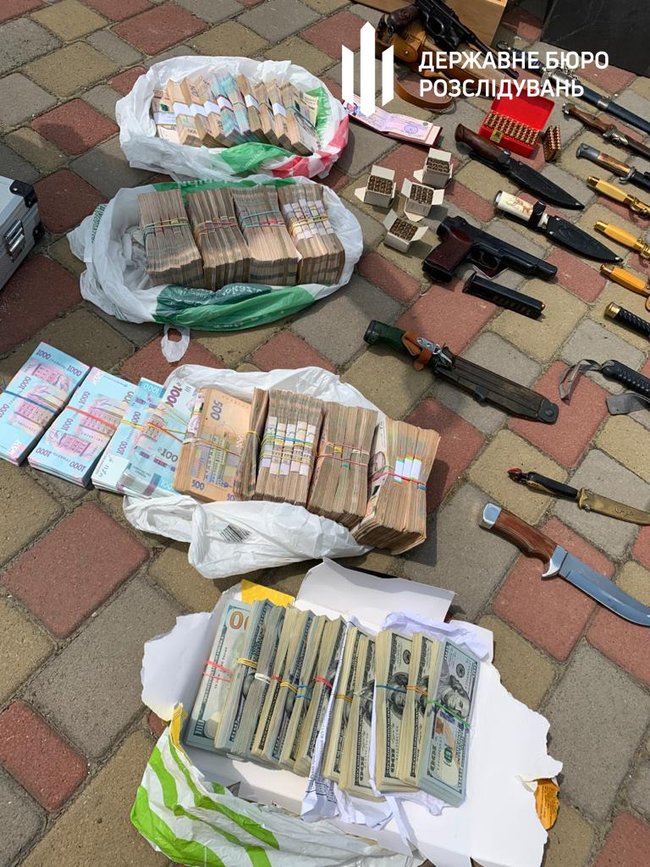 Експосадовців Міноборони підозрюють у заподіянні 476 млн грн збитків при закупівлі катерів і санітарних автомобілів для ЗСУ, - ДБР 06