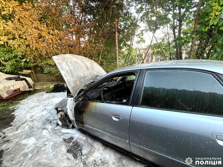 У Рівному спалили цивільне авто, яке видали за машину військових