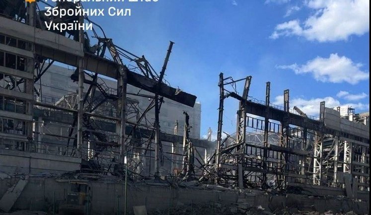 Уражено два НПЗ, залізничний міст та склад боєприпасів. Підтверджено удар ракет по заводу "Титан-Барикади", - Генштаб