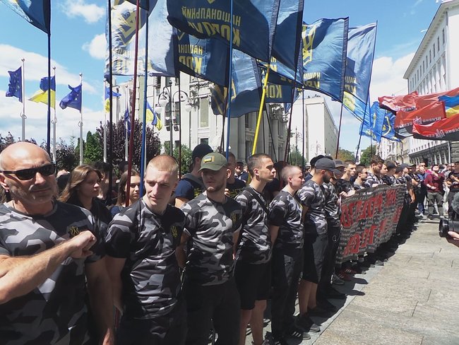 Поговори з тими, кого ти вбив, х#йло!: националисты пикетируют ОП с требованием ареста российской агентуры в Украине и перекрытия границы с РФ 15