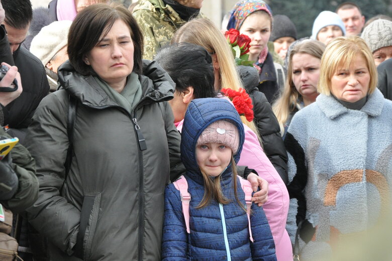 Із воїнами Олегом та Микитою Хомюками попрощалися у Києві: Батько та син загинули в бою проти окупантів під Бахмутом 11