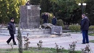 Ночью неизвестные снесли памятник Ленину в оккупированном Судаке. ФОТО