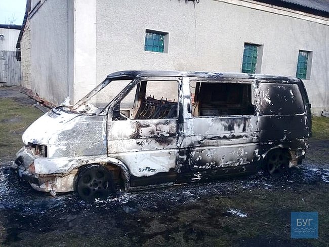 Невідомі на Волині спалили автомобіль священника ПЦУ Місана 04