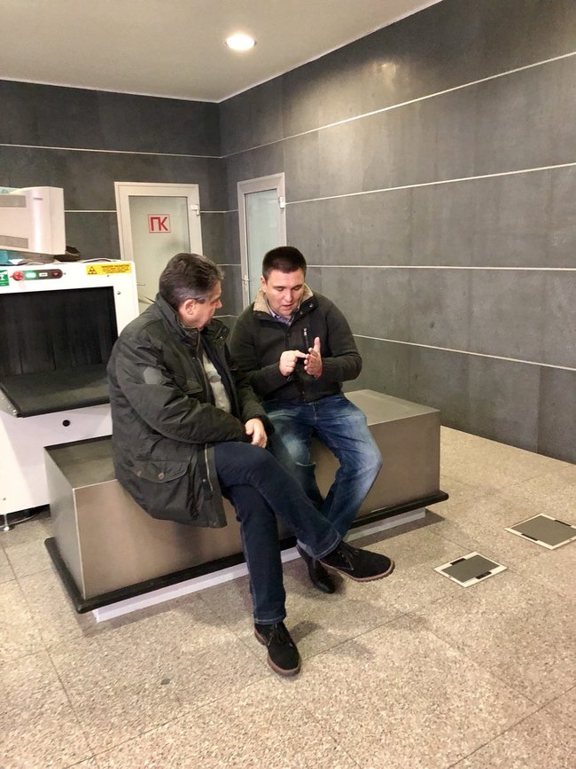 Поездка Климкина и Габриэля на Донбасс отменена из-за непогоды: министры планируют посетить регион до конца месяца, - МИД Украины 01