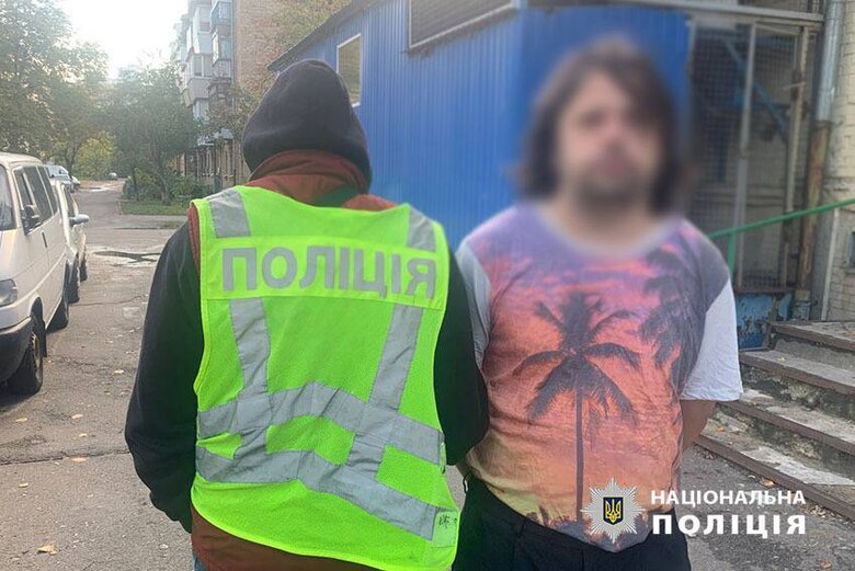 У Києві затримано чоловіка, який принижував загиблих воїнів ЗСУ на Хрещатику