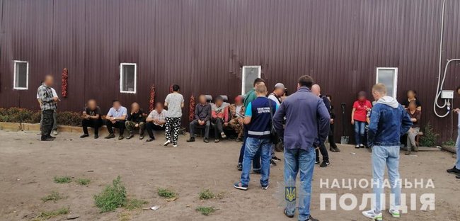 Громадянин Китаю залучав своїх співвітчизників-нелегалів до роботи на сільгоспугіддях Київщини, - Нацполіція 03