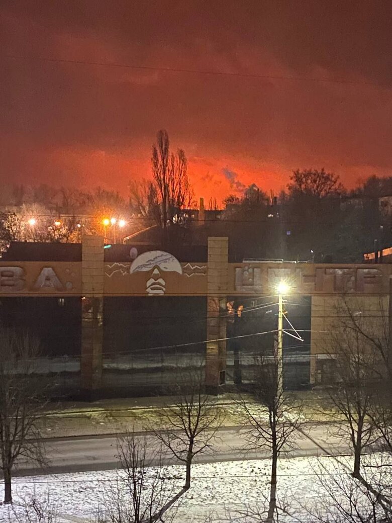 Сильна пожежа на газопроводі в окупованій Макіївці 03