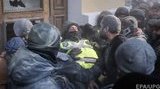 У сутичках біля Жовтневого палацу постраждали 60 нацгвардійців, 15 осіб госпіталізовані, - НГУ. ФОТОрепортаж