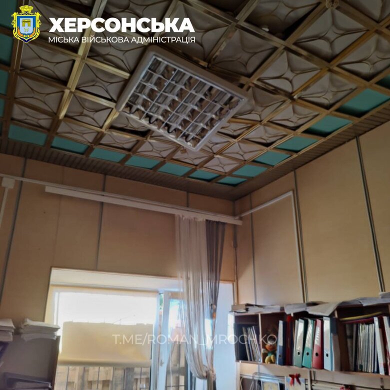 В результате обстрела Херсона 27 октября повреждено помещение территориального центра социального обслуживания населения 04