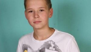 Андрій, батько загиблого 15-річного Дані Дідіка: "Прапор від однокласників ми поклали сину в домовину, на ньому кожен написав йому останні слова"