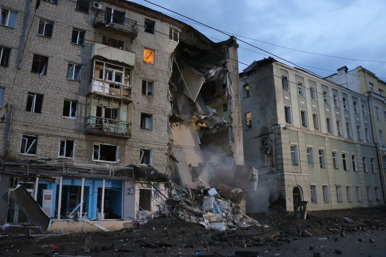 As result of Russian missile hitting residential building in Kharkiv, entrance was completely destroyed 09 As result of Russian missile hitting residential building in Kharkiv, entrance was completely destroyed 09