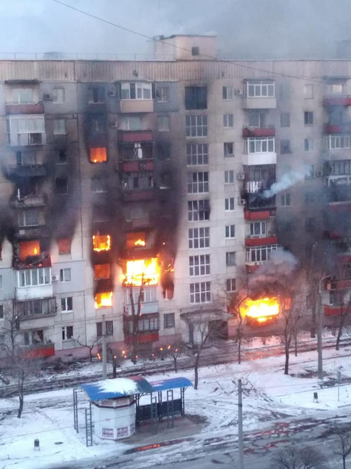 Обстріли Луганщини не припиняються ні вдень, ні вночі. Палали десятки житлових будинків, багато загиблих і постраждалих, - ДСНС 01 Обстріли Луганщини не припиняються ні вдень, ні вночі. Палали десятки житлових будинків, багато загиблих і постраждалих, - ДСНС 01