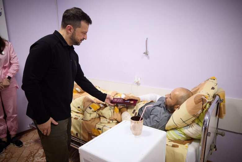 Зеленський відвідав порених у госпіталі в Сумах