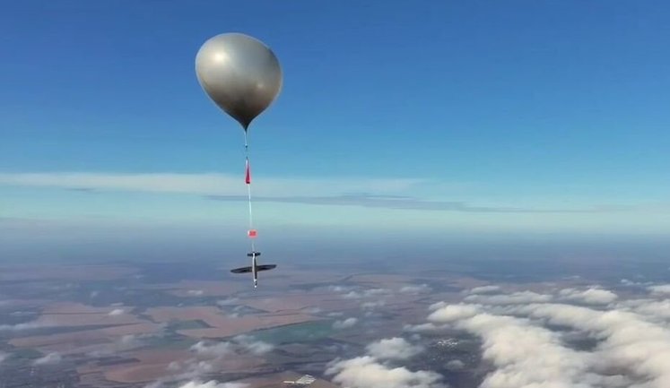 Українські військові протестували запуск американського дрона-камікадзе "Hornet" з повітряної кулі. ВIДЕО