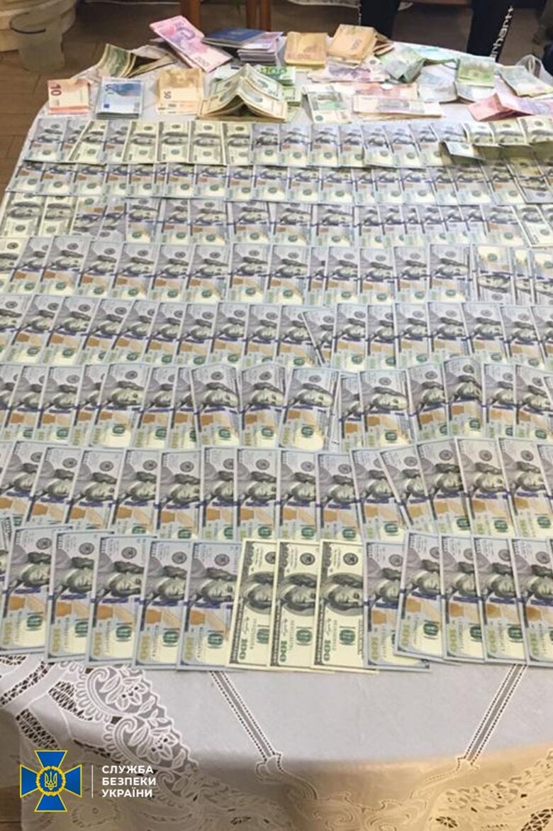 Затримано заступника воєнкома в Херсоні та голову ВЛК на Прикарпатті, які заробляли на ухилянтах, - СБУ 09