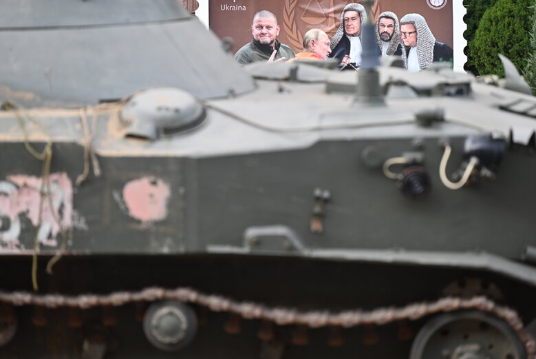 Выставка уничтоженной военной техники РФ на столичном Крещатике 57