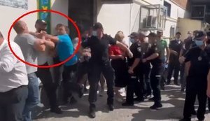 "І довго бився головою об чоботи дільничного", - жителю села Буринь, якого побили тітушки і поліція, пред'явили підозру в заподіянні тілесних ушкоджень правоохоронцям. ВIДЕО