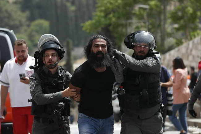 Ракетні обстріли і вуличні заворушення: кадри з Ізраїлю 32