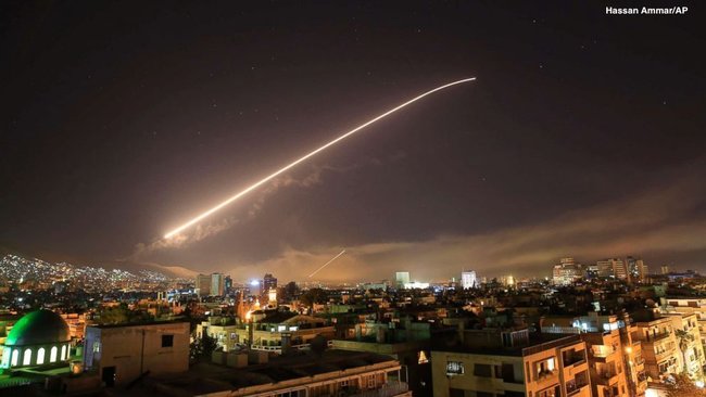 США, Франция и Великобритания нанесли удар по объектам Асада в Сирии 05