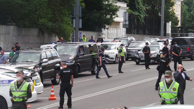 Захват банка в Киеве: спецтранспорт, нацгвардейцы, спецназ 07