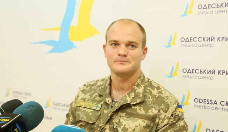 Волонтер Синицин просит поддержать в суде участника АТО, патриота из Крыма Игоря Руляка, незаконно уволенного из флота. ФОТОрепортаж