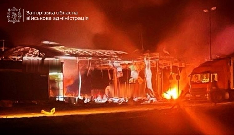 Ворог вдарив по АЗС у Запорізькому районі: постраждала жінка. ФОТО