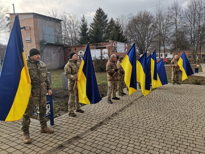 Вбивство військового ТЦК на заправці. В Диканьці попрощалися з Олександром Сикальчуком