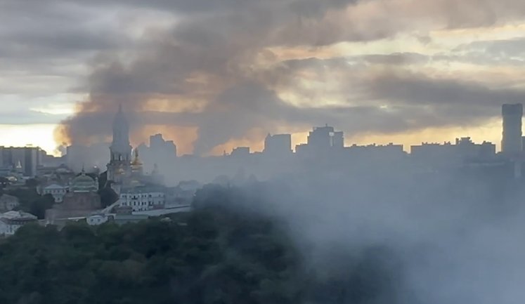 Палаючий Київ з висоти пташиного польоту: у ДСНС показали, як ліквідували пожежі у столиці. ВIДЕО