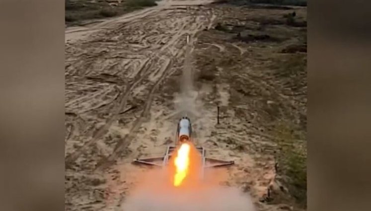 Ukraine test-fires RS-80 unguided rockets. VIDEO